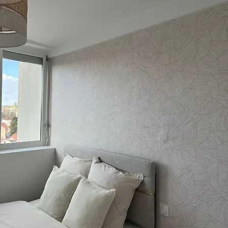 Bright With Panoramic Views *