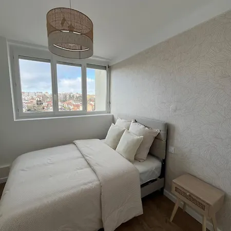 Bright With Panoramic Views * Dijon